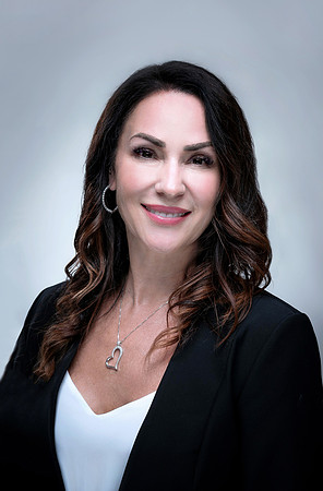 Tracey Plechas - Headshot