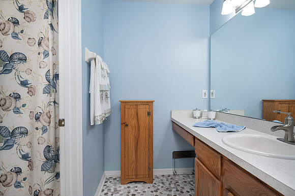 Bathroom 2b