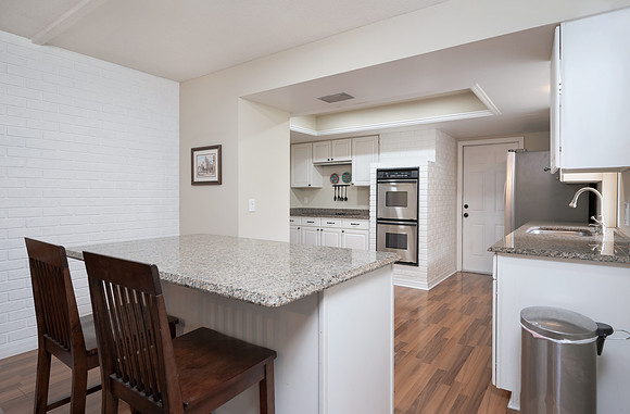 Kitchen Breakfast Bar