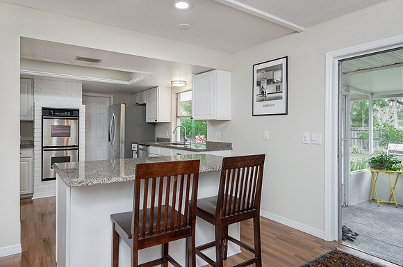 Breakfast Bar to Kitchern View