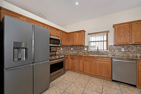 Kitchen (2)_edited