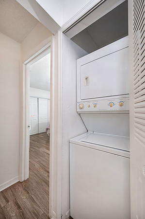 LAUNDRY CLOSET
