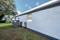 Side with Airconditioner